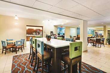 هتل La Quinta By Wyndham Knoxville Airport
