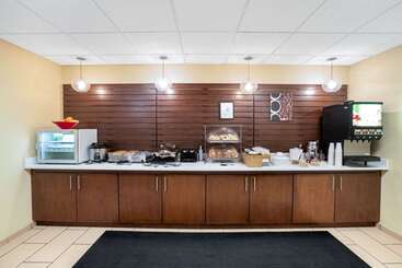 هتل La Quinta By Wyndham Knoxville Airport