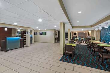 هتل La Quinta By Wyndham Knoxville Airport