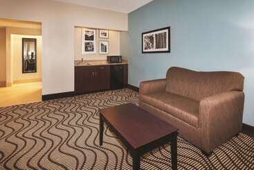هتل La Quinta By Wyndham Knoxville Airport