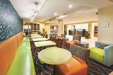 هتل La Quinta By Wyndham Knoxville Airport