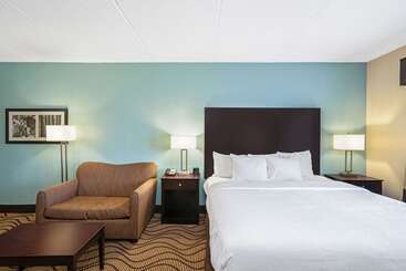 هتل La Quinta By Wyndham Knoxville Airport