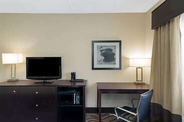 هتل La Quinta By Wyndham Knoxville Airport
