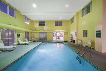 هتل La Quinta By Wyndham Knoxville Airport