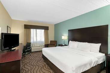 هتل La Quinta By Wyndham Knoxville Airport