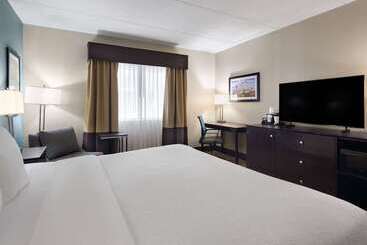 هتل La Quinta By Wyndham Knoxville Airport