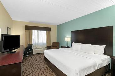 هتل La Quinta By Wyndham Knoxville Airport