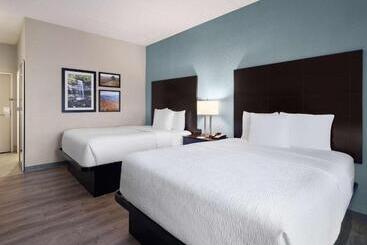 هتل La Quinta By Wyndham Knoxville Airport