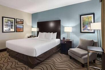 هتل La Quinta By Wyndham Knoxville Airport