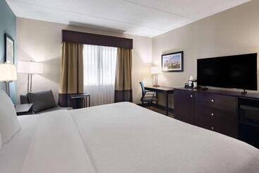 هتل La Quinta By Wyndham Knoxville Airport