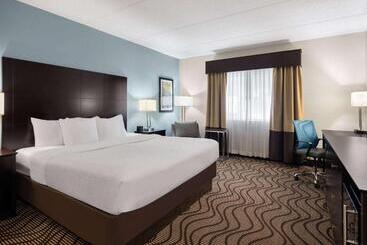 هتل La Quinta By Wyndham Knoxville Airport