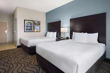 هتل La Quinta By Wyndham Knoxville Airport