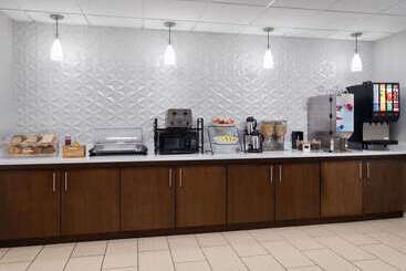 هتل La Quinta By Wyndham Knoxville Airport