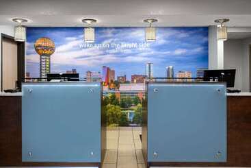 هتل La Quinta By Wyndham Knoxville Airport