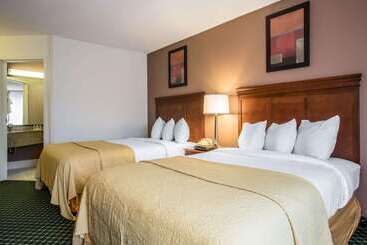 هتل Quality Inn Colchester  Burlington