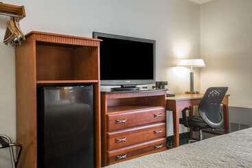 هتل Quality Inn Colchester  Burlington