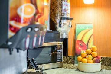 هتل Quality Inn Colchester  Burlington