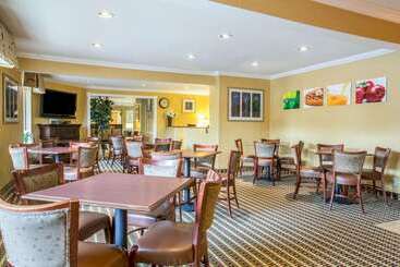هتل Quality Inn Colchester  Burlington