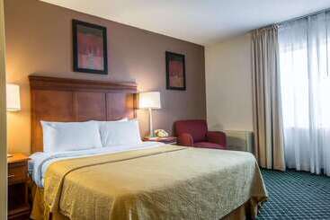 هتل Quality Inn Colchester  Burlington