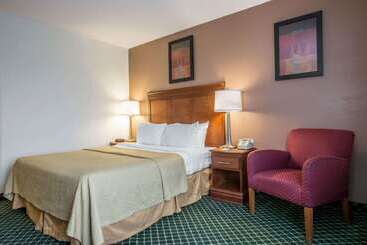 هتل Quality Inn Colchester  Burlington
