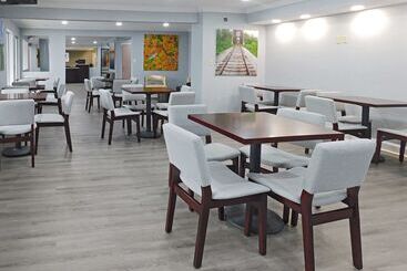 هتل Quality Inn Colchester  Burlington
