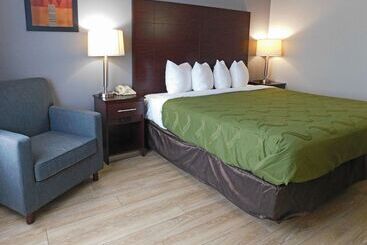 هتل Quality Inn Colchester  Burlington