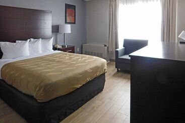 هتل Quality Inn Colchester  Burlington