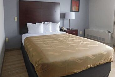 هتل Quality Inn Colchester  Burlington