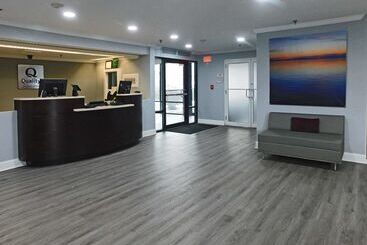 هتل Quality Inn Colchester  Burlington