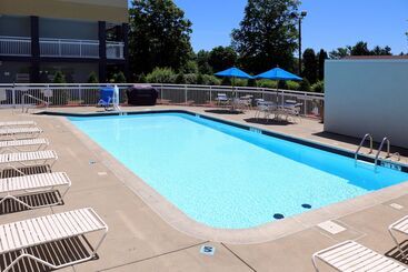 هتل Quality Inn Cranberry Township