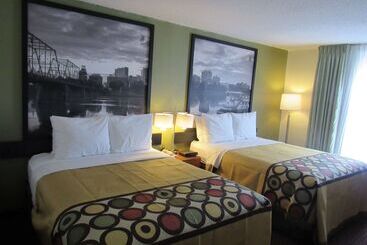 هتل Super 8 By Wyndham New Cumberland