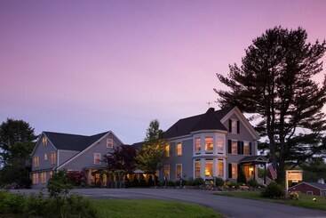 هتل The Inn At English Meadows