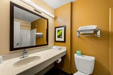 هتل Suburban Studios Winston Salem Near Hanes Mall