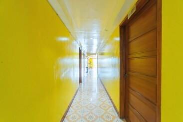 هاستل Reddoorz Near Golden Sarok Shrine