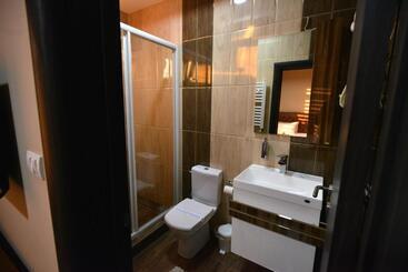 تختخواب و صبحانه Garni Hotel Kaća