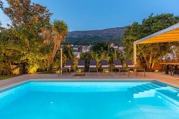 Hedera Estate - Villa Hedera
