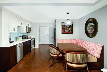 هتل Disney's Riviera Resort