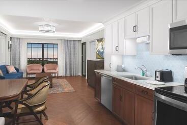هتل Disney's Riviera Resort
