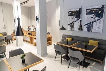 هتل Grand Port Suites
