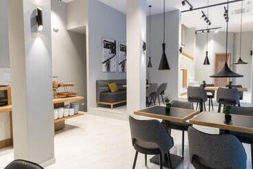 هتل Grand Port Suites