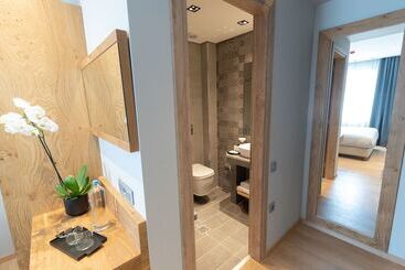 هتل Grand Port Suites