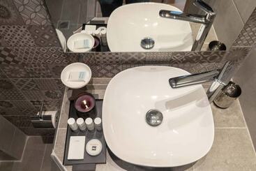 هتل Grand Port Suites