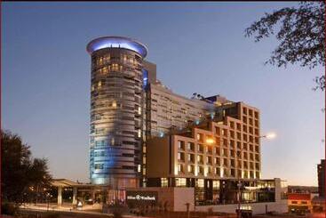هتل Hilton Garden Inn Windhoek