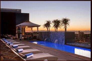 هتل Hilton Garden Inn Windhoek