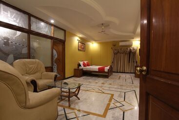 בית מלון כפרי Kubera Palace By Oyo Rooms
