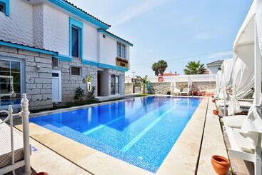 هتل Lamira Suites Alacati
