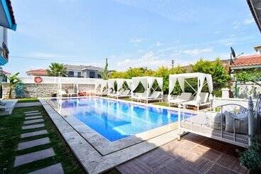 هتل Lamira Suites Alacati
