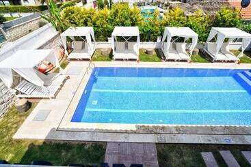هتل Lamira Suites Alacati