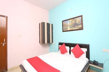 هتل Landmark 2 Power House By Oyo Rooms