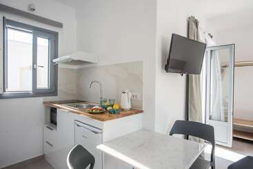هتل Nautilus Apartments Suites
